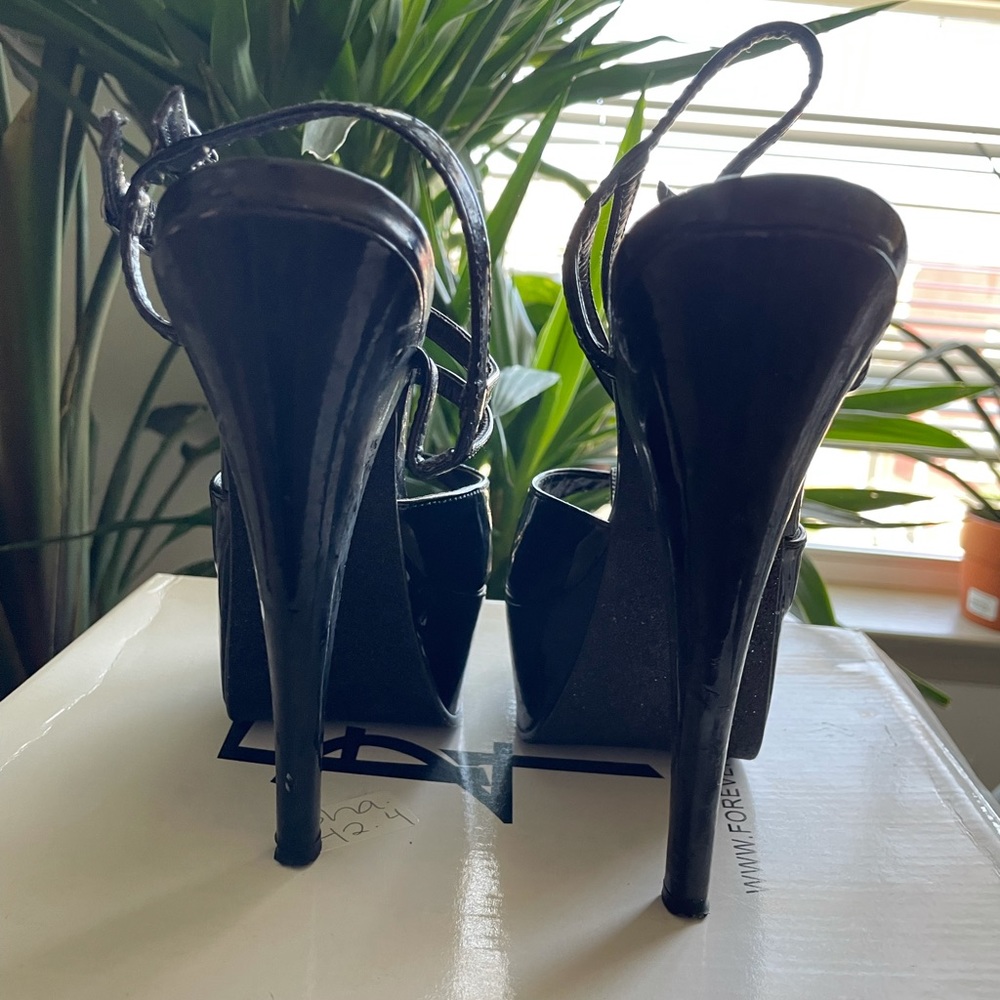 Forever21 black patent leather stilettos - Picture 4 of 4